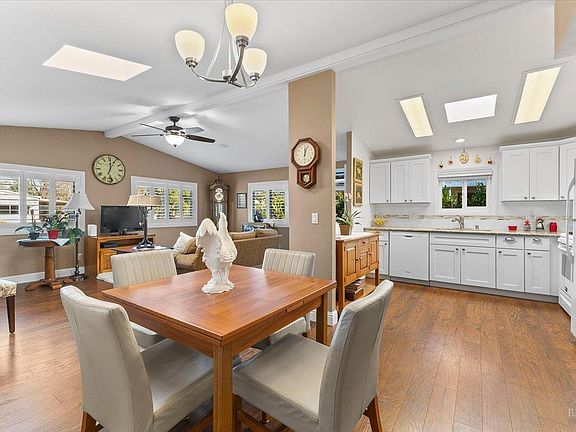 4th image of 43 Westgate Circle