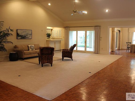 3rd image of 1509 Palm Valley Dr E