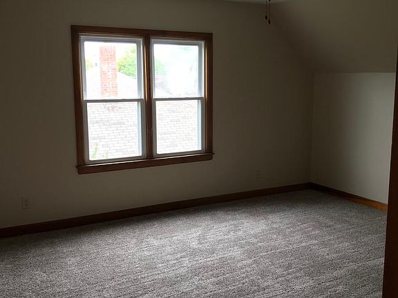 Large bedrooms with ceiling fans