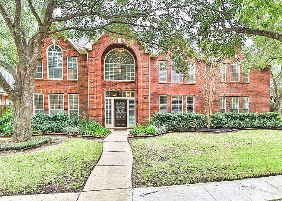 Welcome to 711 Lorena Ridge!