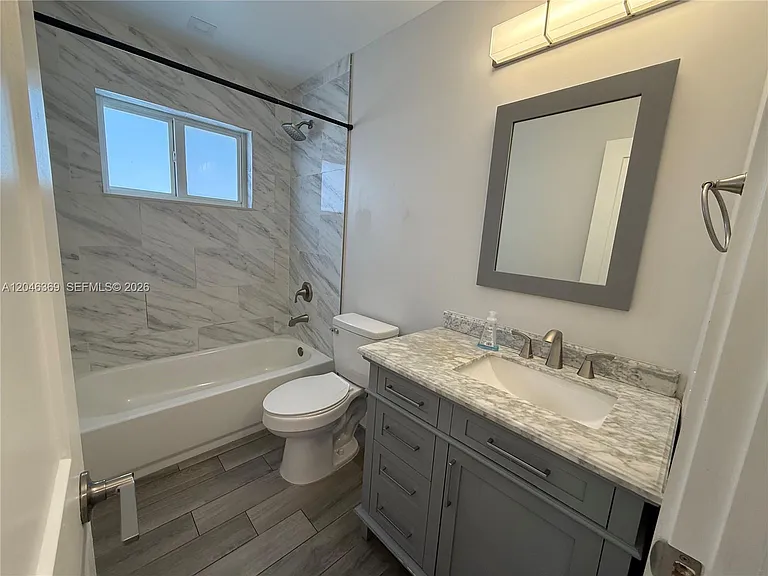 835 SE 12th St #837 — Photo 9