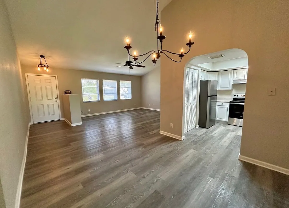 3 bed, 1381 sqft, $1,800 — Photo 4
