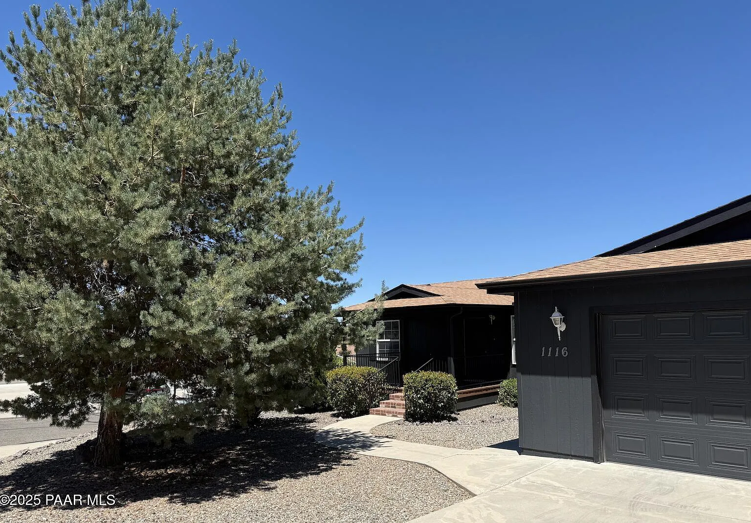 3 bed, 2.0 bath, 1639 sqft, $2,500 — Photo 2