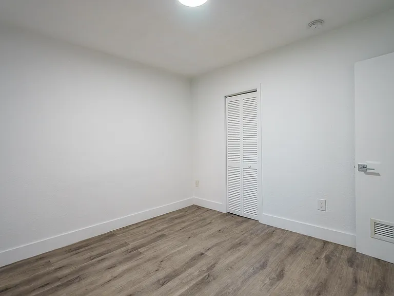 1950 NW 2nd Ct #6 — Photo 13