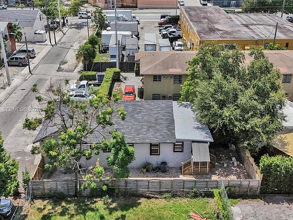 4th image of 2135 SW 4th St