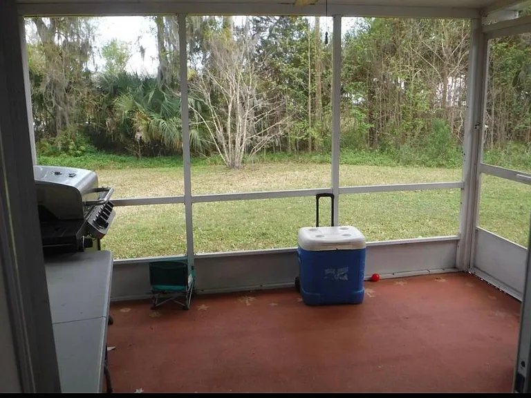 1061 Oak Forest Cir — Photo 1