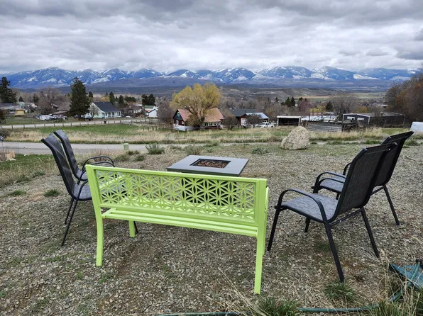 105 S 9th Rd, Salmon, ID 83467