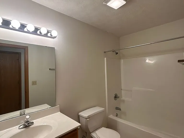 2714 Wyndham Ct — Photo 16