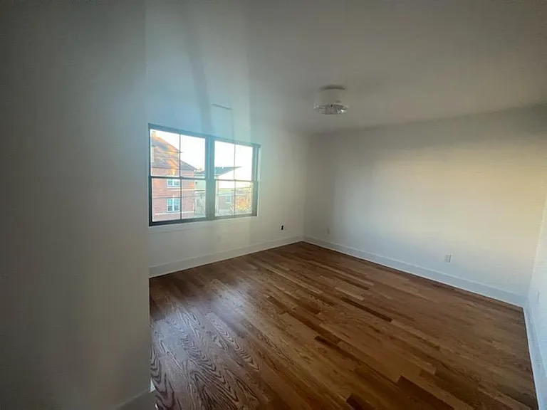 Crotona Ave — Photo 22