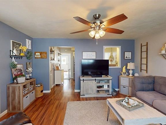 5th image of 407 Maplewood Dr