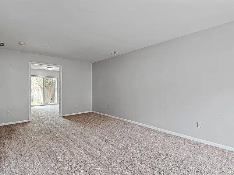 133 Creekside Ct — Photo 13