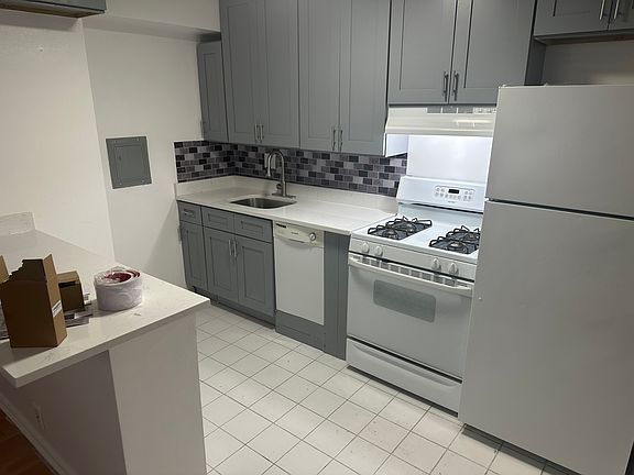 2nd image of 3950 N Lake Shore Dr APT 522
