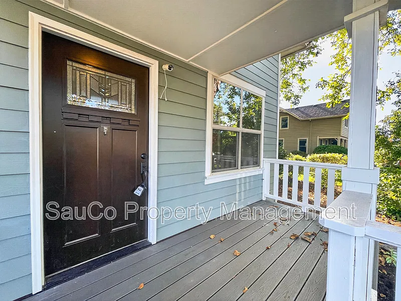 4 bed, 2.0 bath, 1600 sqft, $2,600 — Photo 2