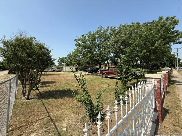 710 W Baetz BLVD 1 LOT E, San Antonio, TX 78221