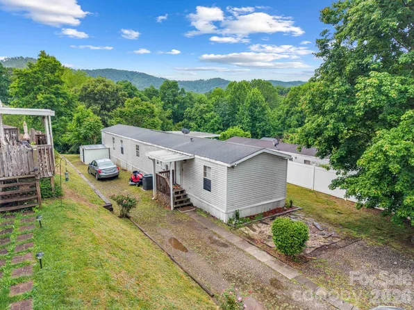 15 Spring St, Candler, NC 28715