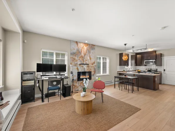 368 Ellesmere Ave #111, Burnaby, BC V5B 3S9
