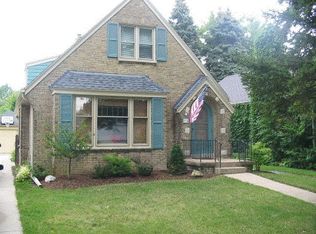 914 E Courtland Pl, Whitefish Bay, WI