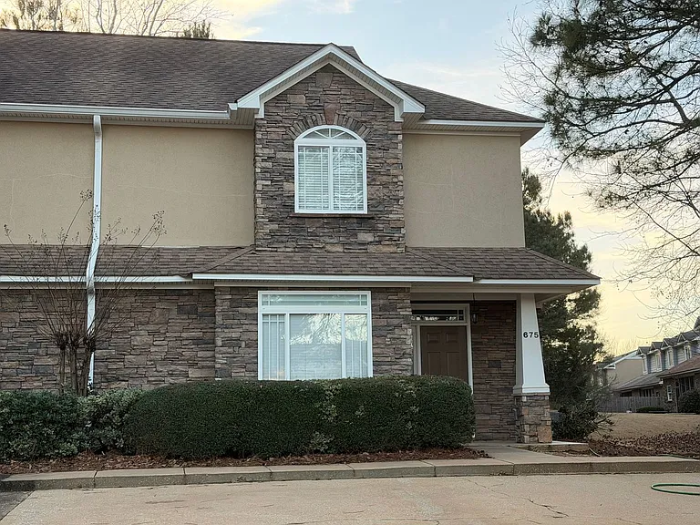 675 Nissa Ct — Photo 2