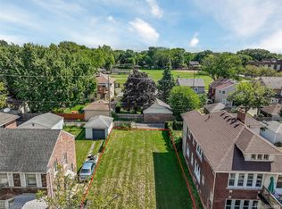 1254 Beaconsfield Ave, Grosse Pointe, MI 48230