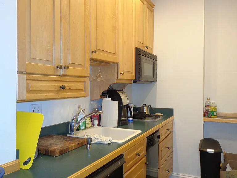 17 Centre St #2R — Photo 3