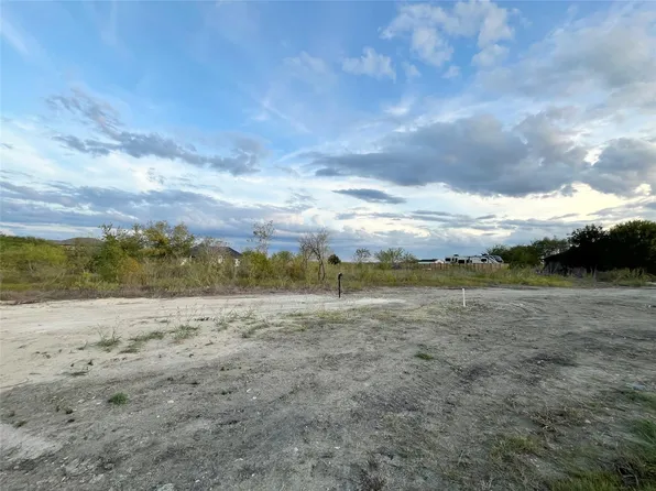 390 Engelke Rd, Kyle, TX 78640