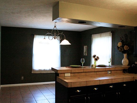 3rd image of 606 Griswold Ct