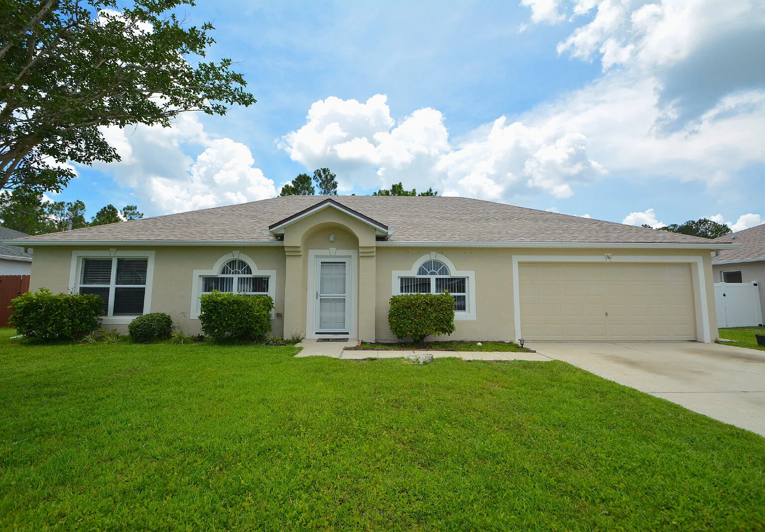 4 bed, 2.0 bath, 2262 sqft, $2,300 — Photo 1