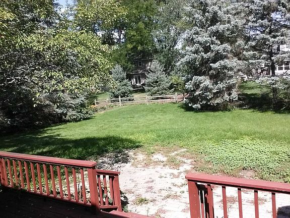 3rd image of 1828 Yosemite Dr