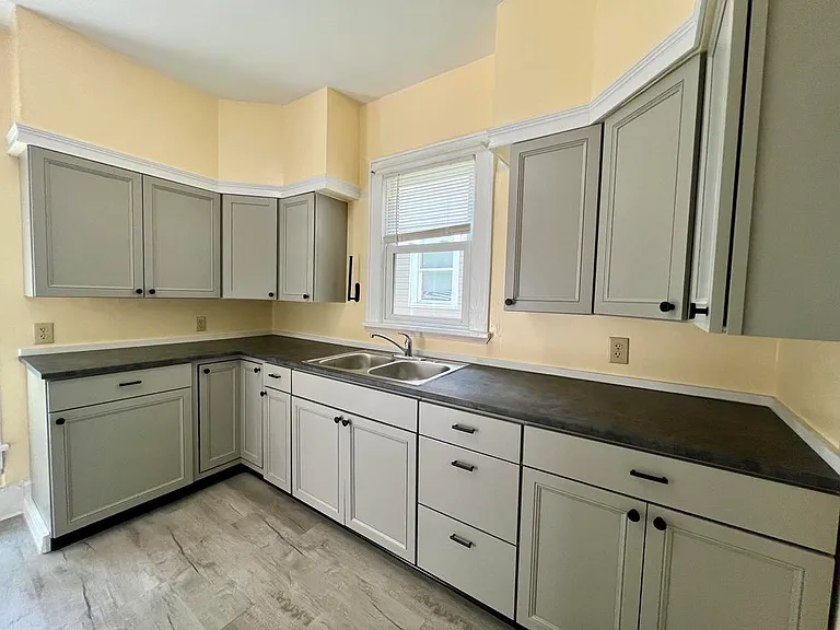802 W High St #HOUSE — Photo 7