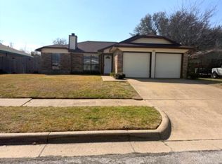 604 Red Coat Ln, Arlington, TX 76002