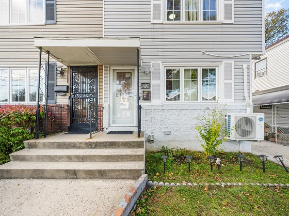 120-38 Inwood Street image 3 of 28