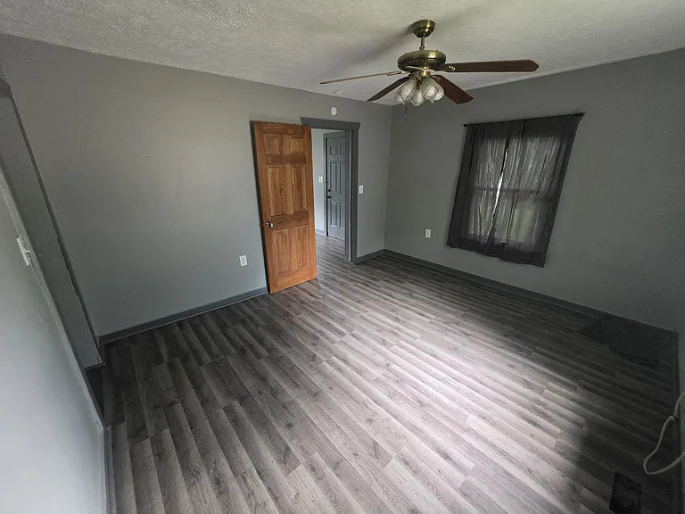 2075 N Grace Ave — Photo 10