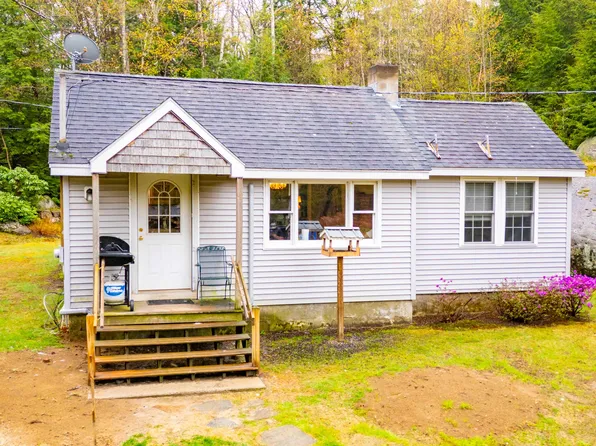 96 Waukewan Road, New Hampton, NH 03256