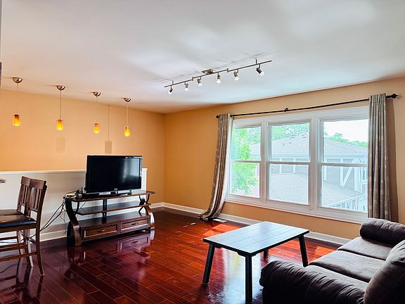 5th image of 1017 Newport Hbr #1017