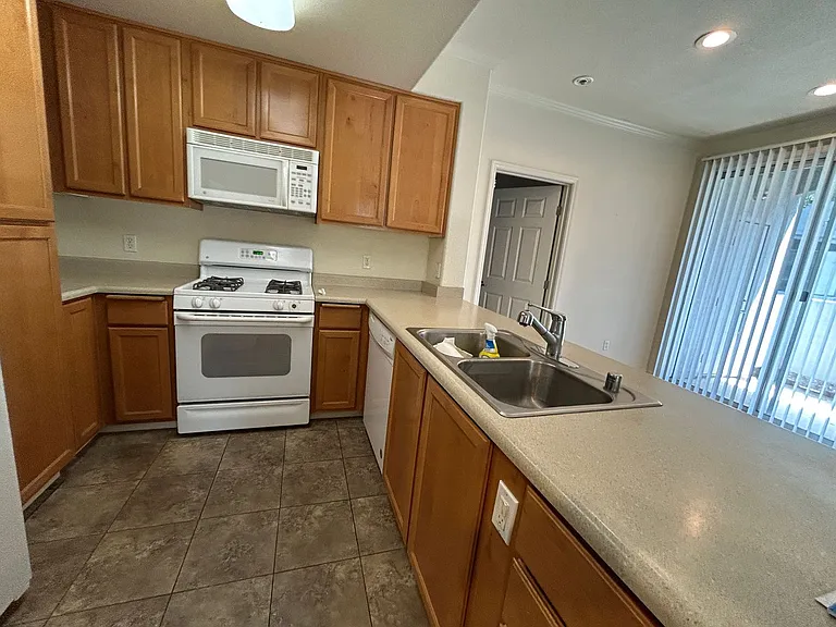 5201 Laguna Oaks Dr #187 — Photo 5