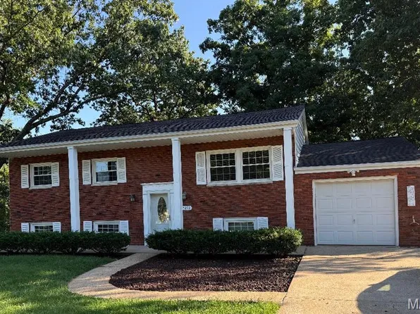 5210 Jimmy Dr, Arnold, MO 63010