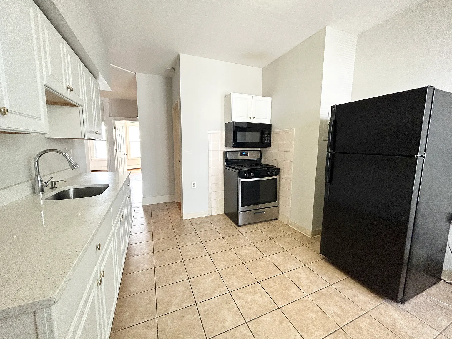 2 bed, 800 sqft, $2,650 — Photo 2