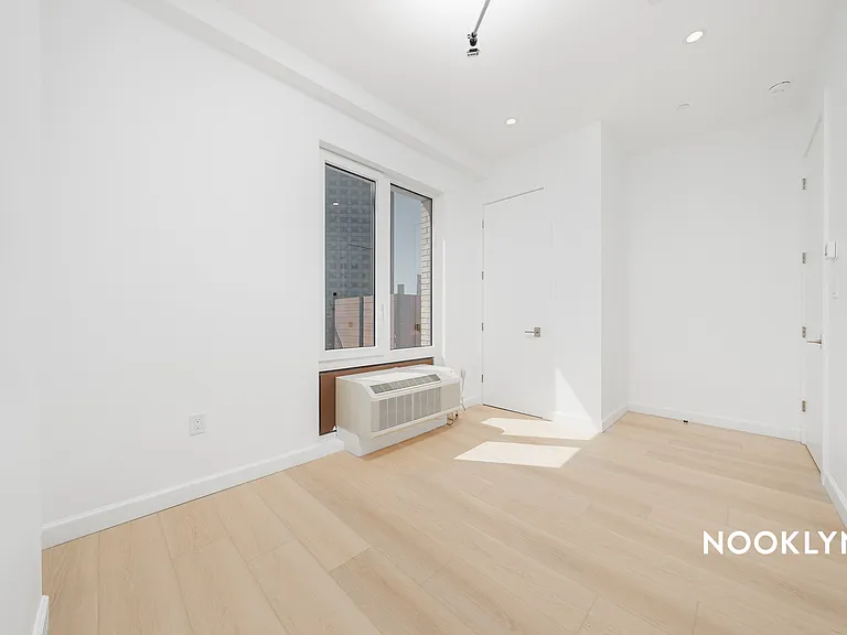 26-04 Jackson Ave #13K — Photo 9