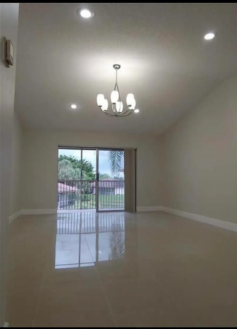 3 bed, 2.0 bath, 980 sqft, $2,550 — Photo 4