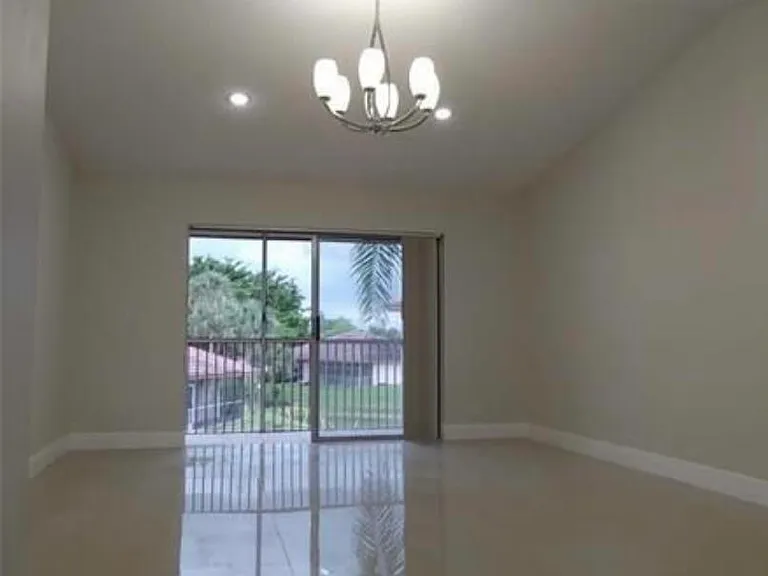 9903 Three Lakes Cir — Photo 4