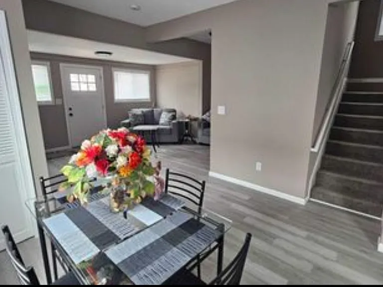 140 N Lindberg St — Photo 5