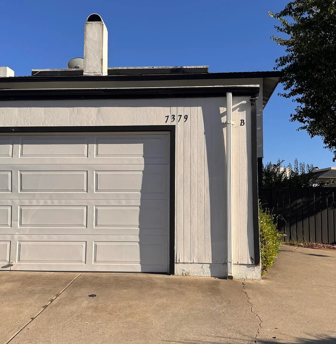 3 bed, 1.5 bath, $4,700 — Photo 1