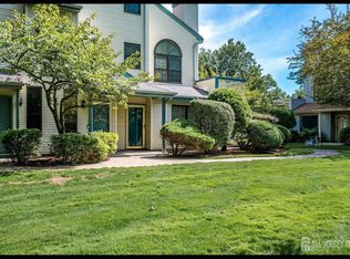 5104 Stonehedge Rd, Edison, NJ 08820