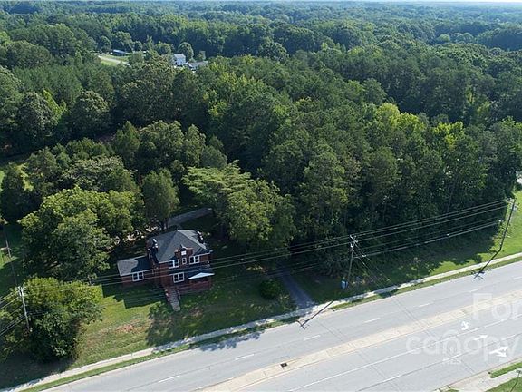 3rd image of 3120 Statesville Blvd