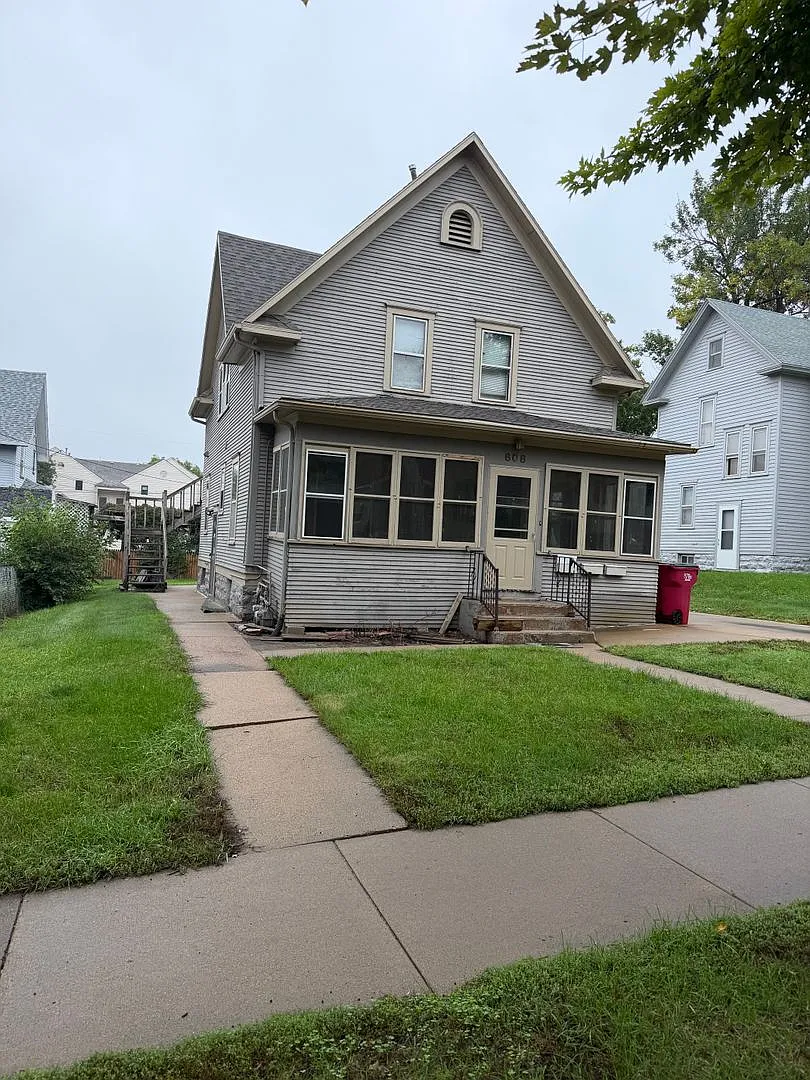 608 S 3rd Ave — Photo 1
