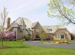 10 S Meadow Ct, South Barrington, IL 60010