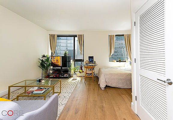 4th image of 2519 43rd Ave #804