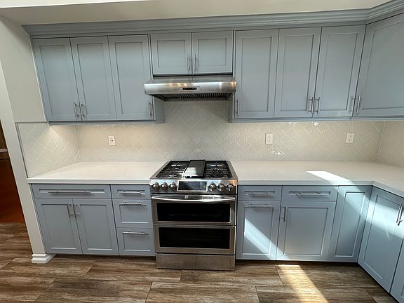 Kitchen range and hood