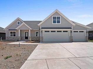 445 Rivers Edge Dr, Kimberly, WI 54136