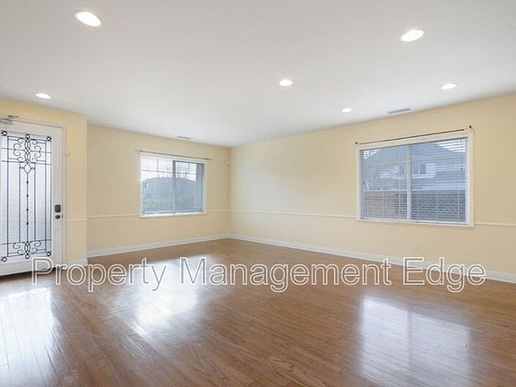 5th image of 38265 Birch Ct